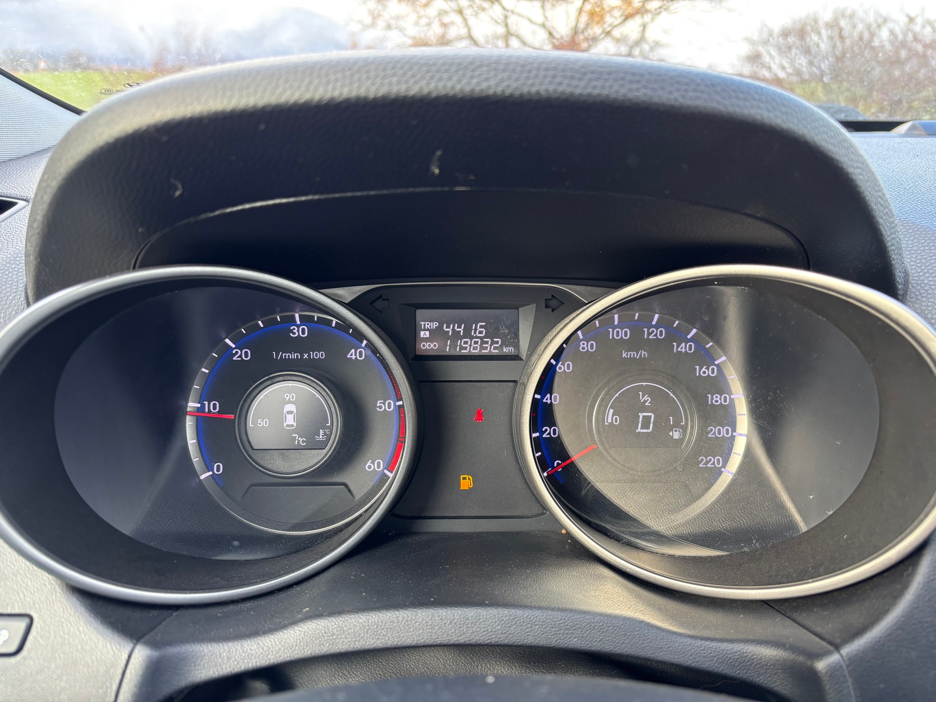 HYUNDAI iX 35 2.0 CRDi Style 4WD Automatic-image-7
