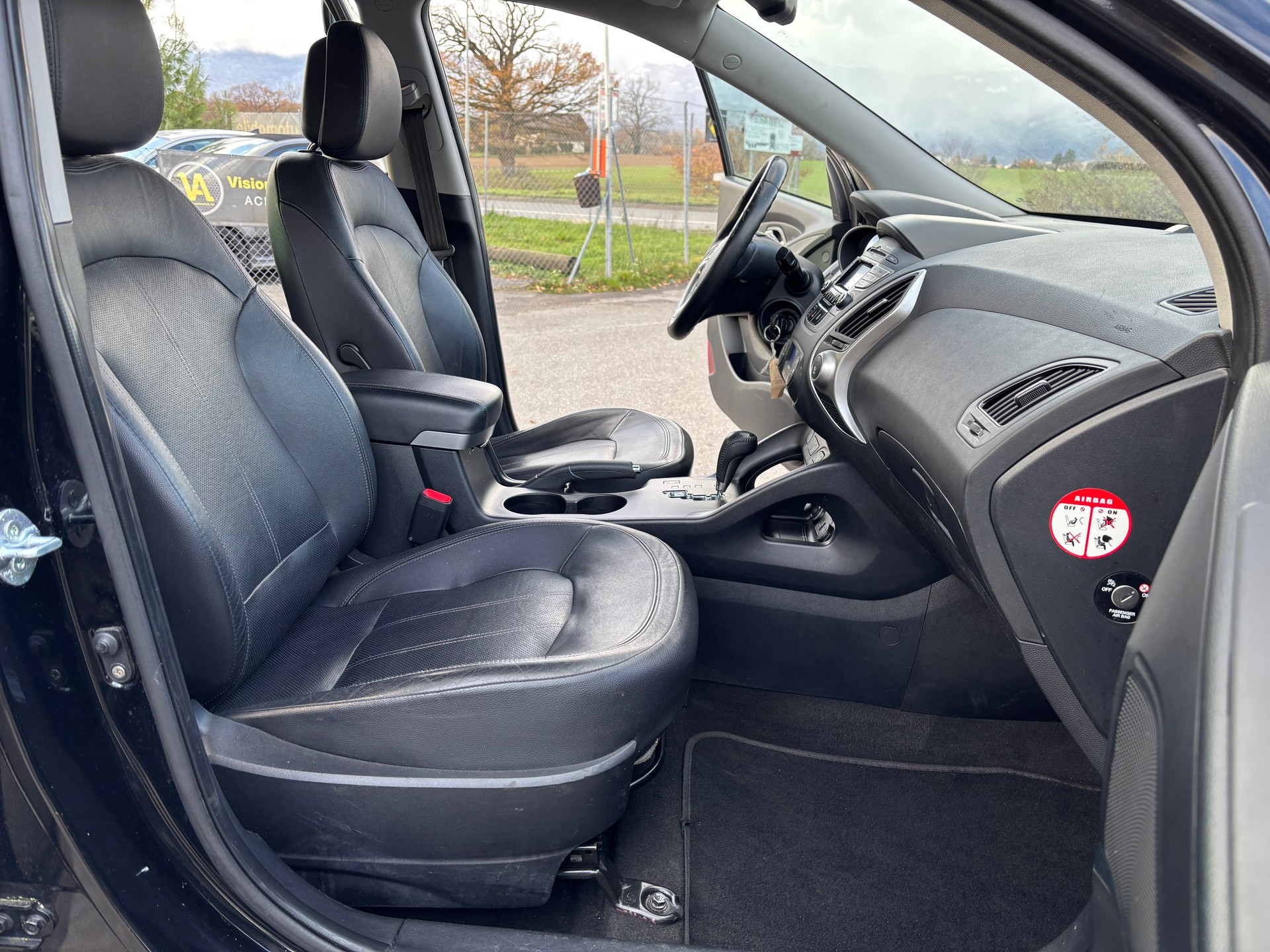 HYUNDAI iX 35 2.0 CRDi Style 4WD Automatic-image-12