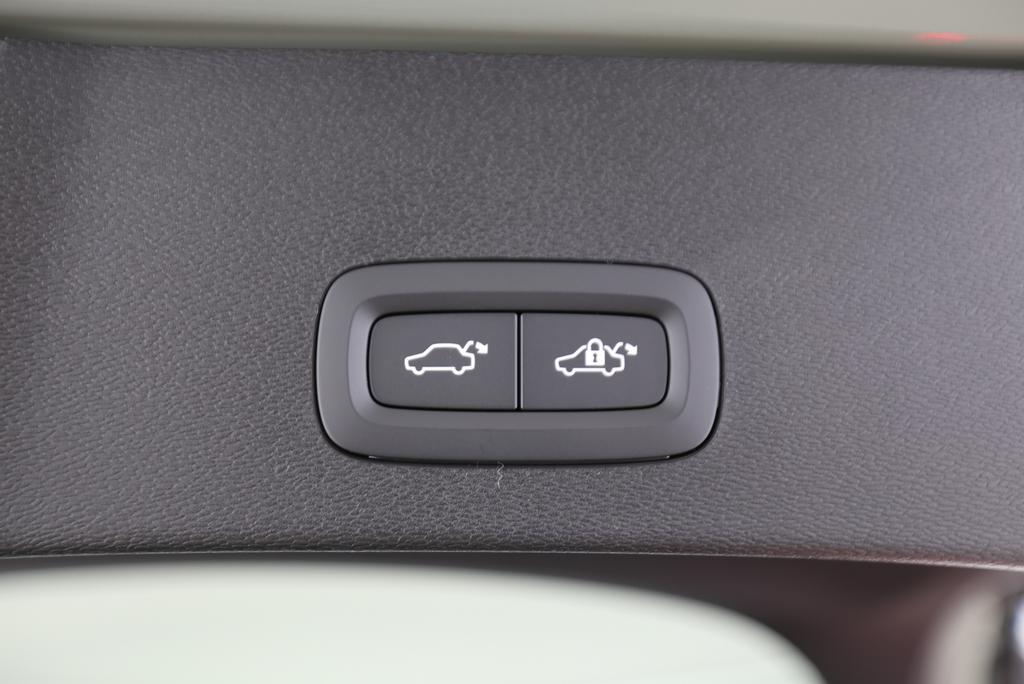 VOLVO C40 E80 Ultimate AWD-image-3