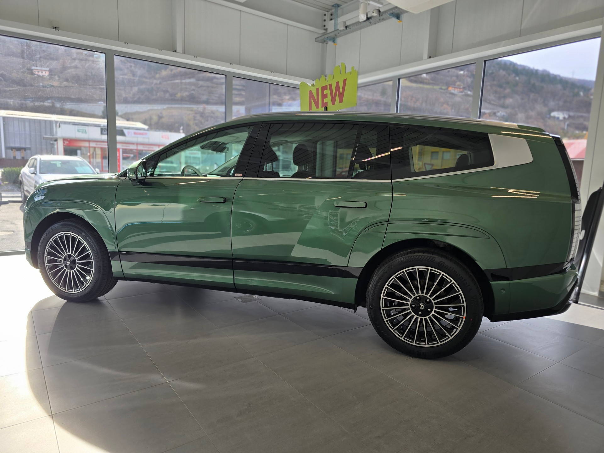HYUNDAI Ioniq 9 110kWh Calli. 4WD-image-1