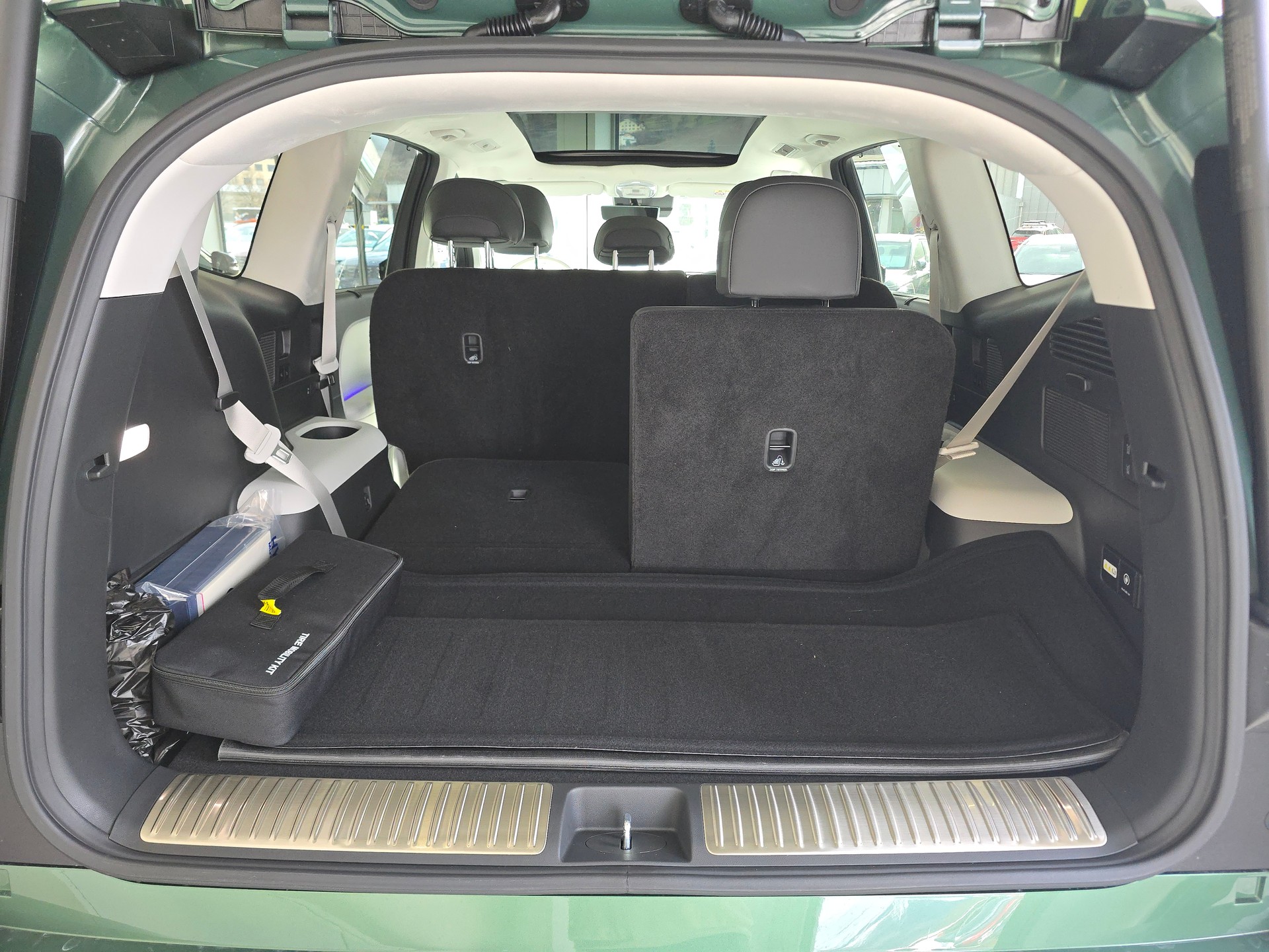 HYUNDAI Ioniq 9 110kWh Calli. 4WD-image-13