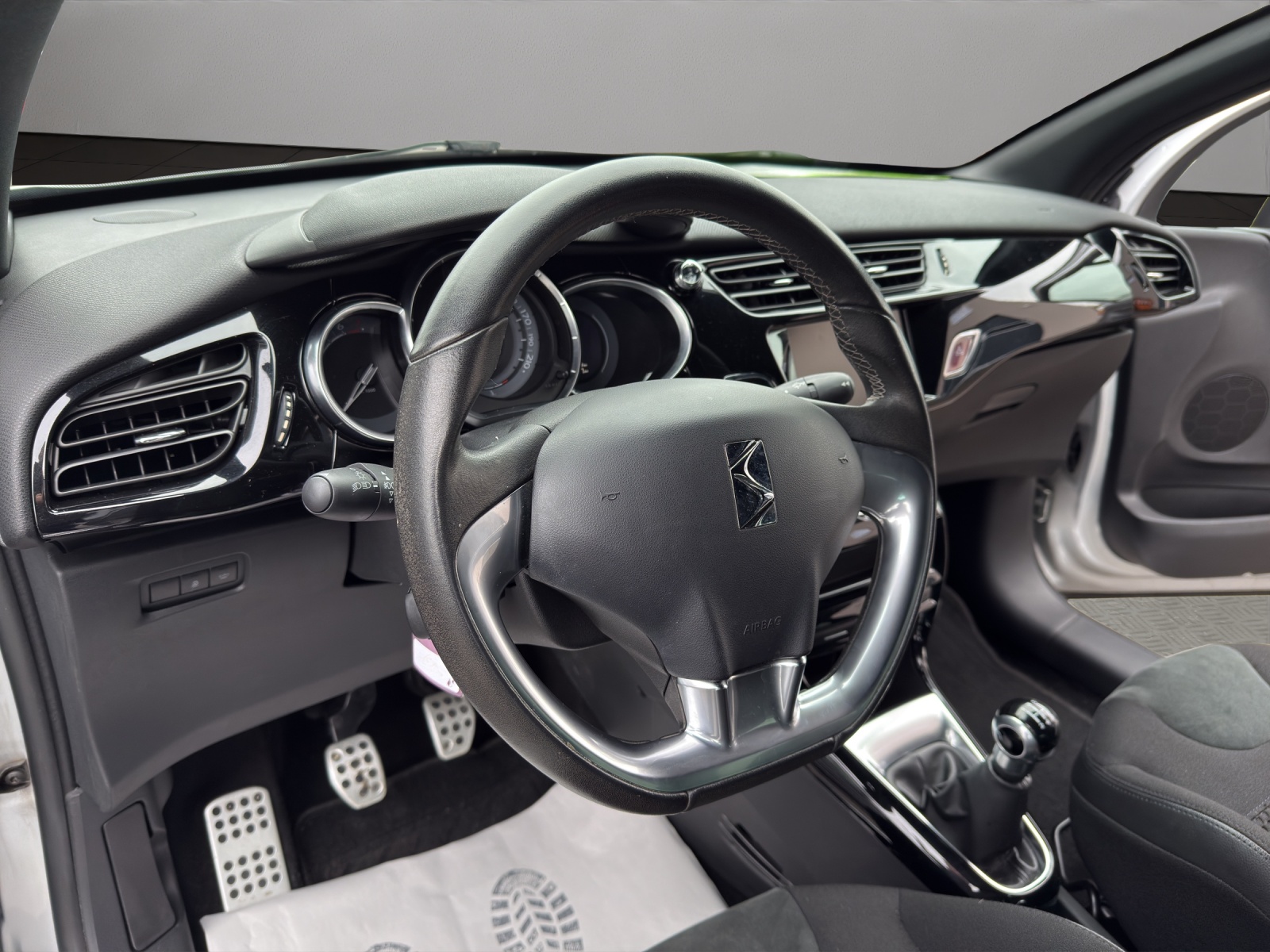 DS AUTOMOBILES DS 3 Cabrio 1.2 PureTech SO Chic-image-9