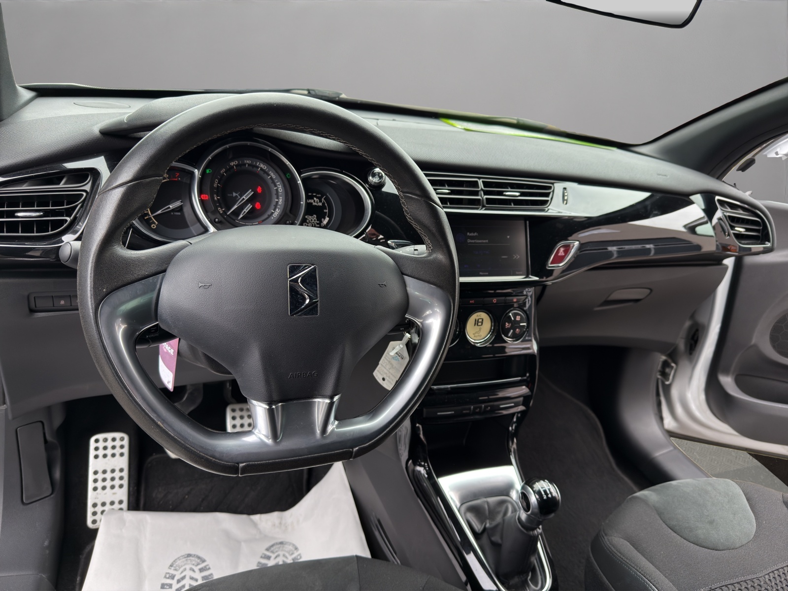 DS AUTOMOBILES DS 3 Cabrio 1.2 PureTech SO Chic-image-13