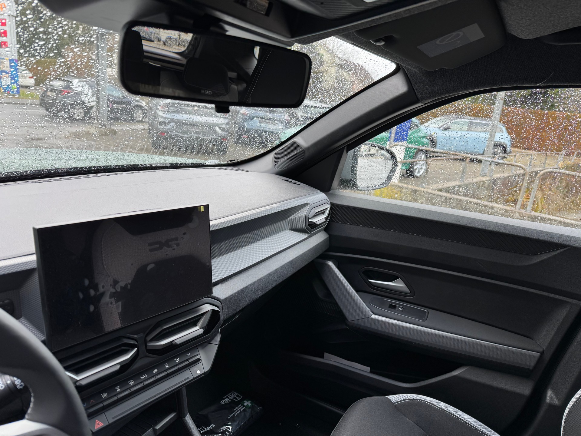 DACIA Duster HEV 155 Journey-image-12