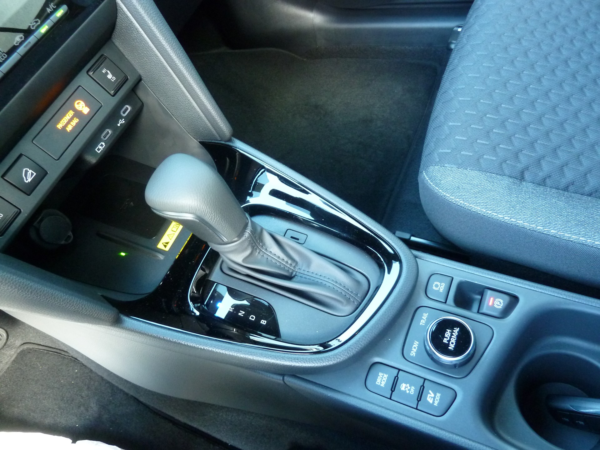 TOYOTA Yaris Cross 1.5 Trend e-CVT AWD-i 130PS-image-11