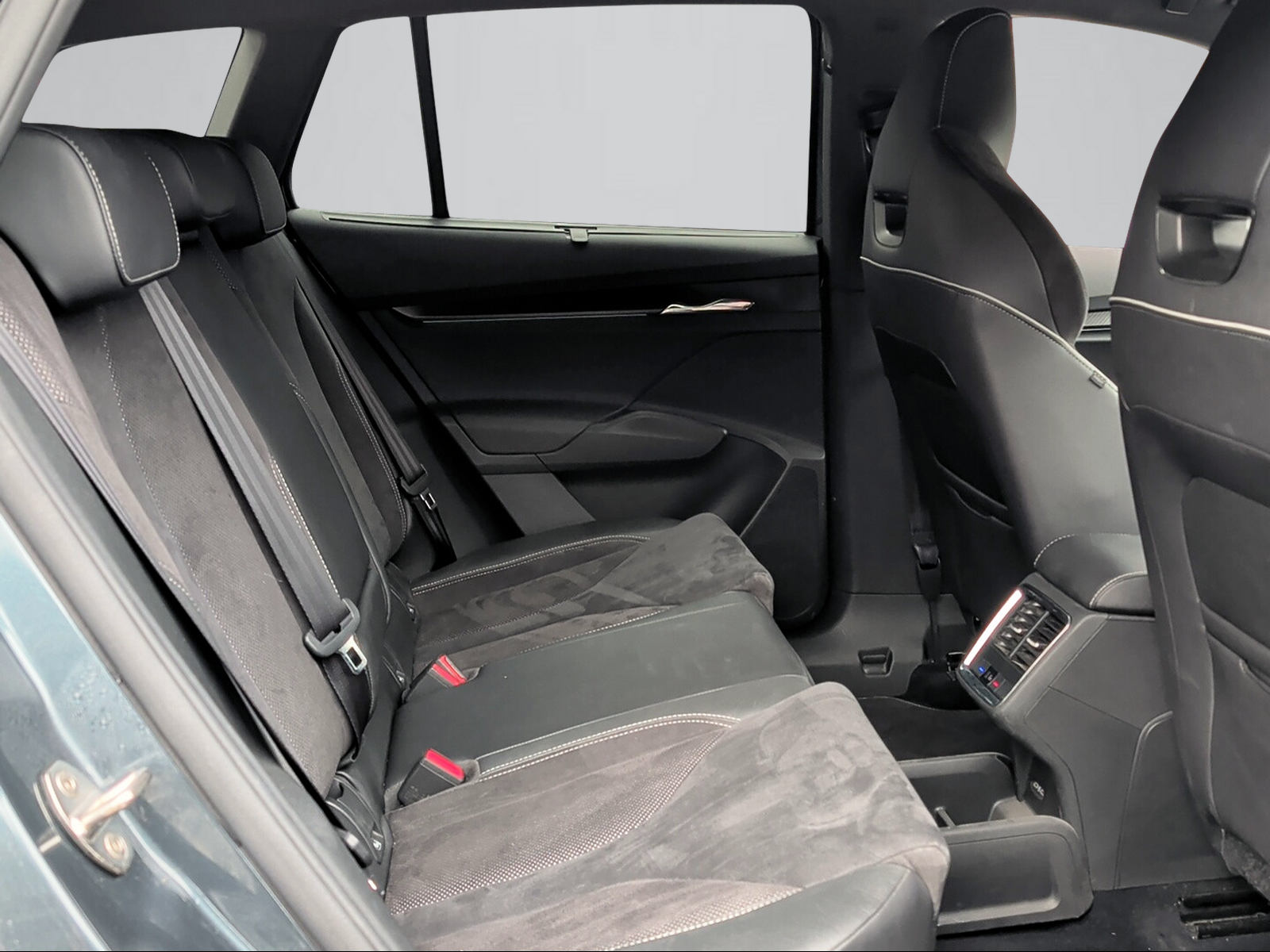 SKODA Enyaq iV 80x SportLine-image-9