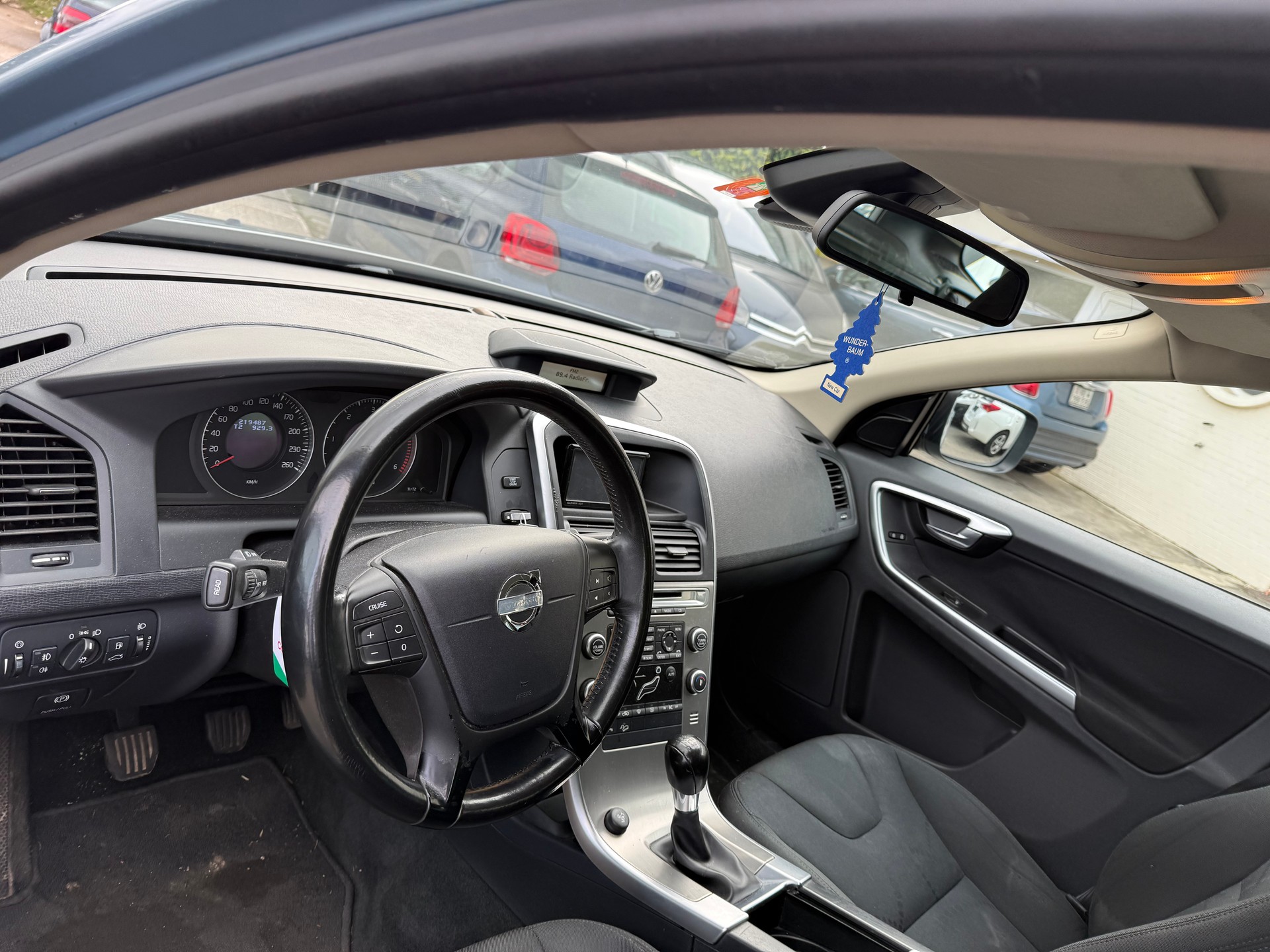 VOLVO XC60 2.4D AWD Kinetic-image-8