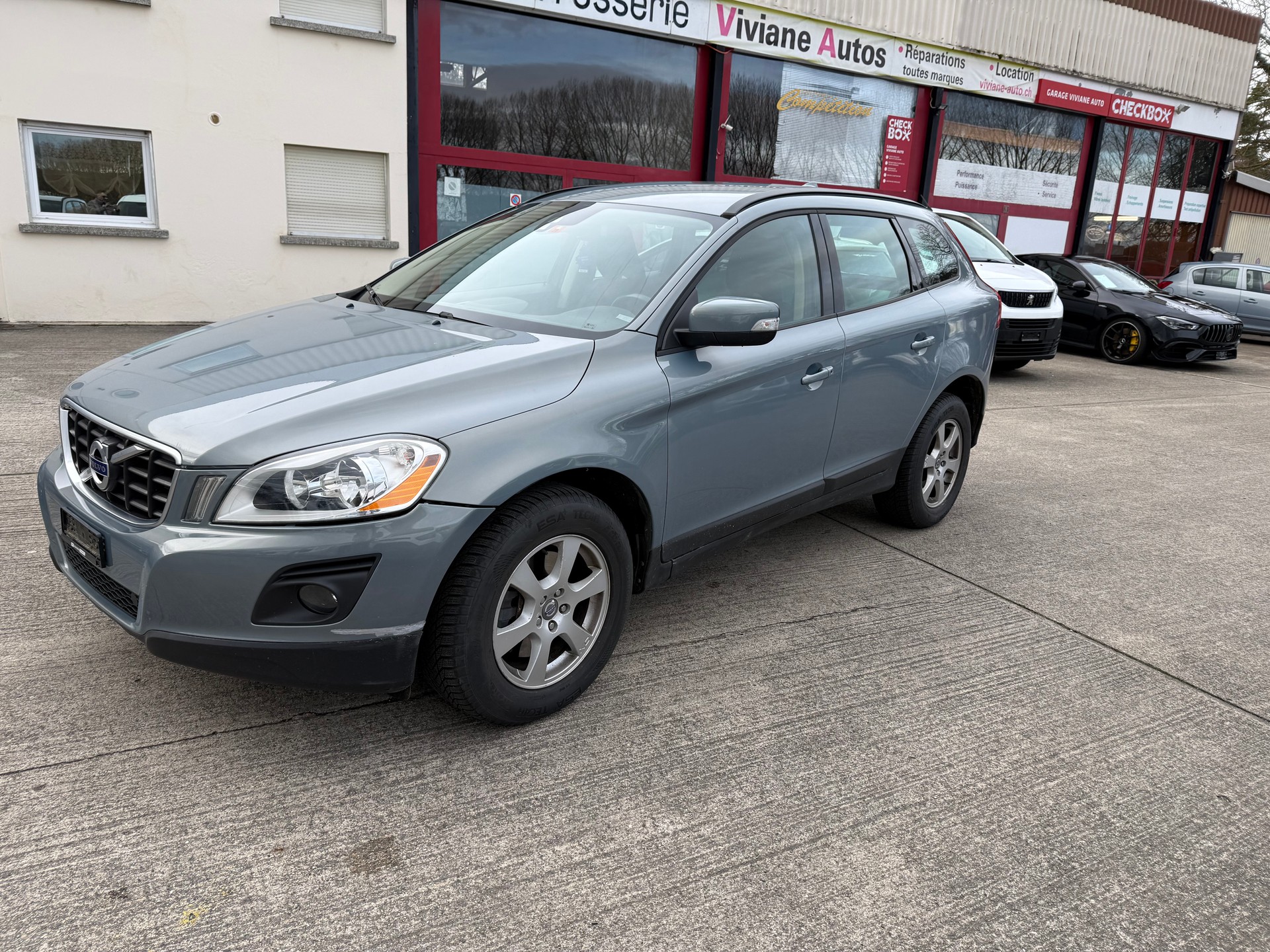 VOLVO XC60 2.4D AWD Kinetic-image-2