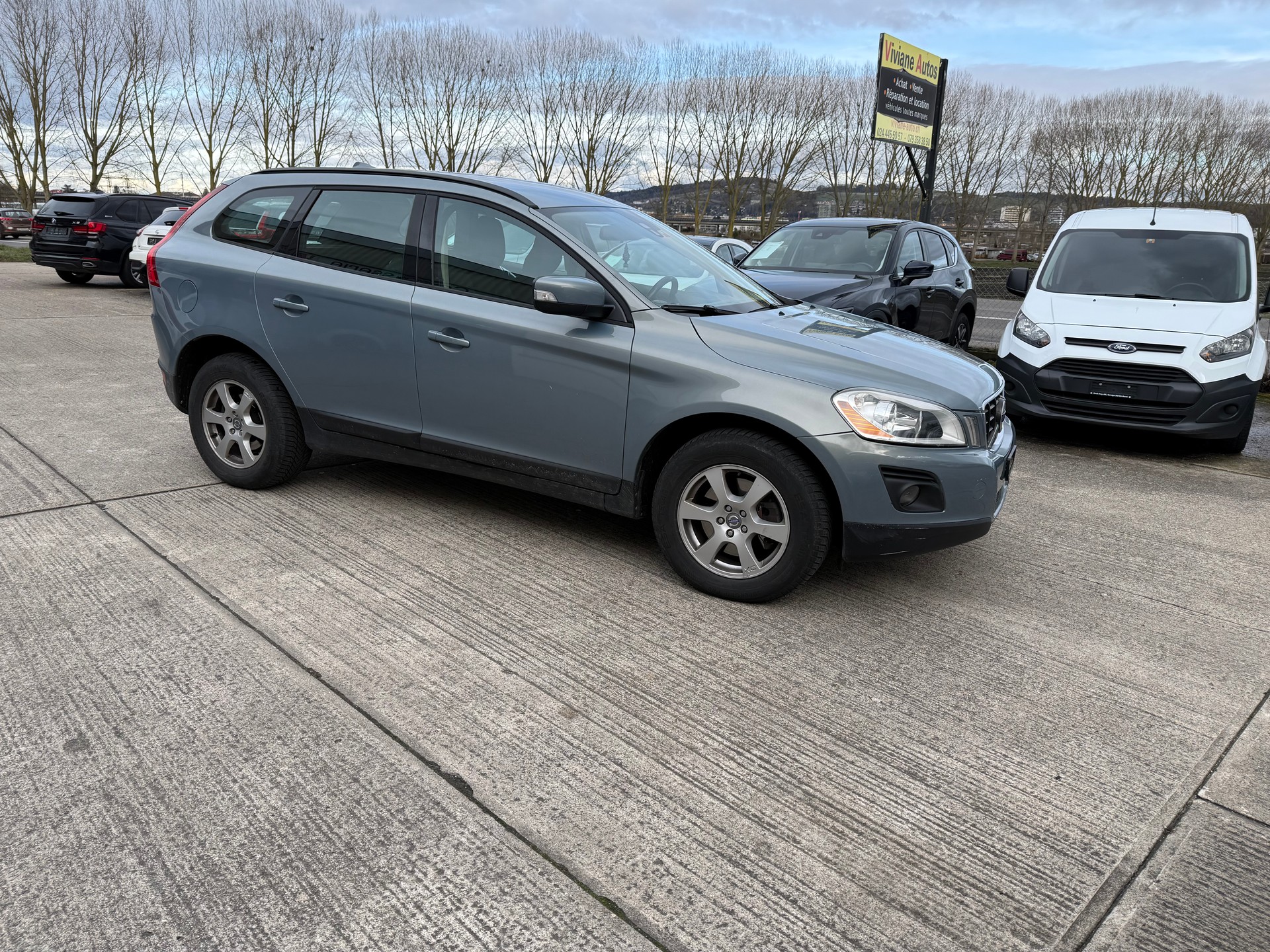 VOLVO XC60 2.4D AWD Kinetic-image-1