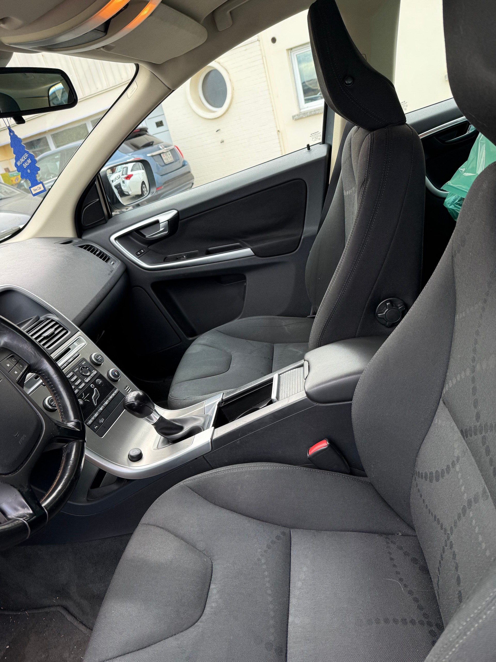 VOLVO XC60 2.4D AWD Kinetic-image-7