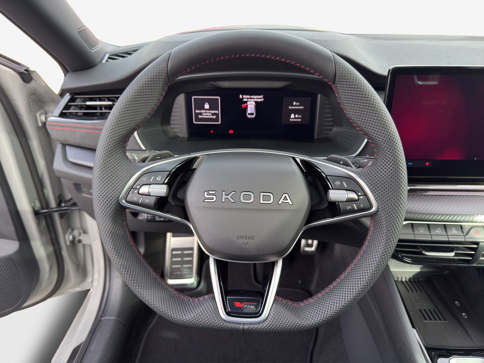 SKODA Octavia Combi 2.0 TSI DSG RS-image-9