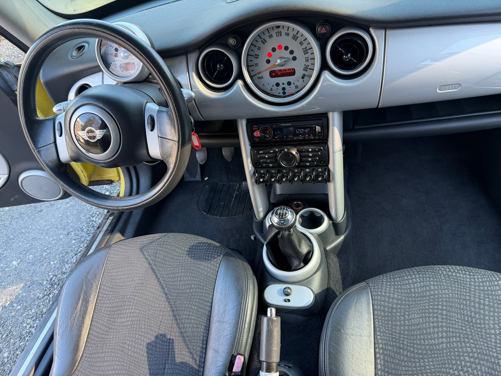 MINI Cooper-image-10