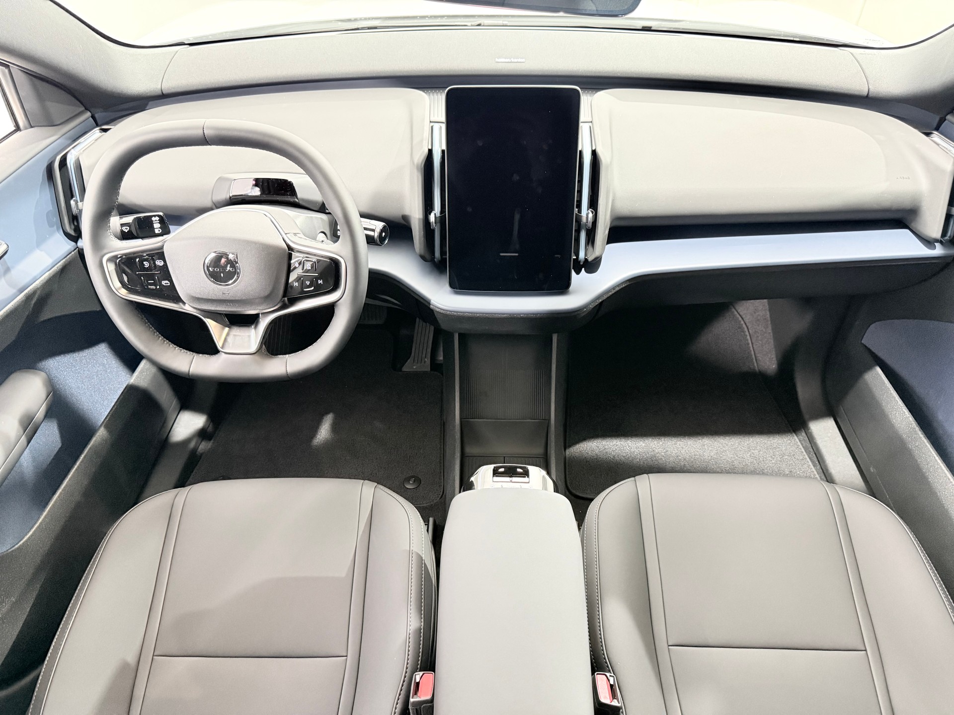 VOLVO EX 30 E60 Twin Plus Performance-image-4