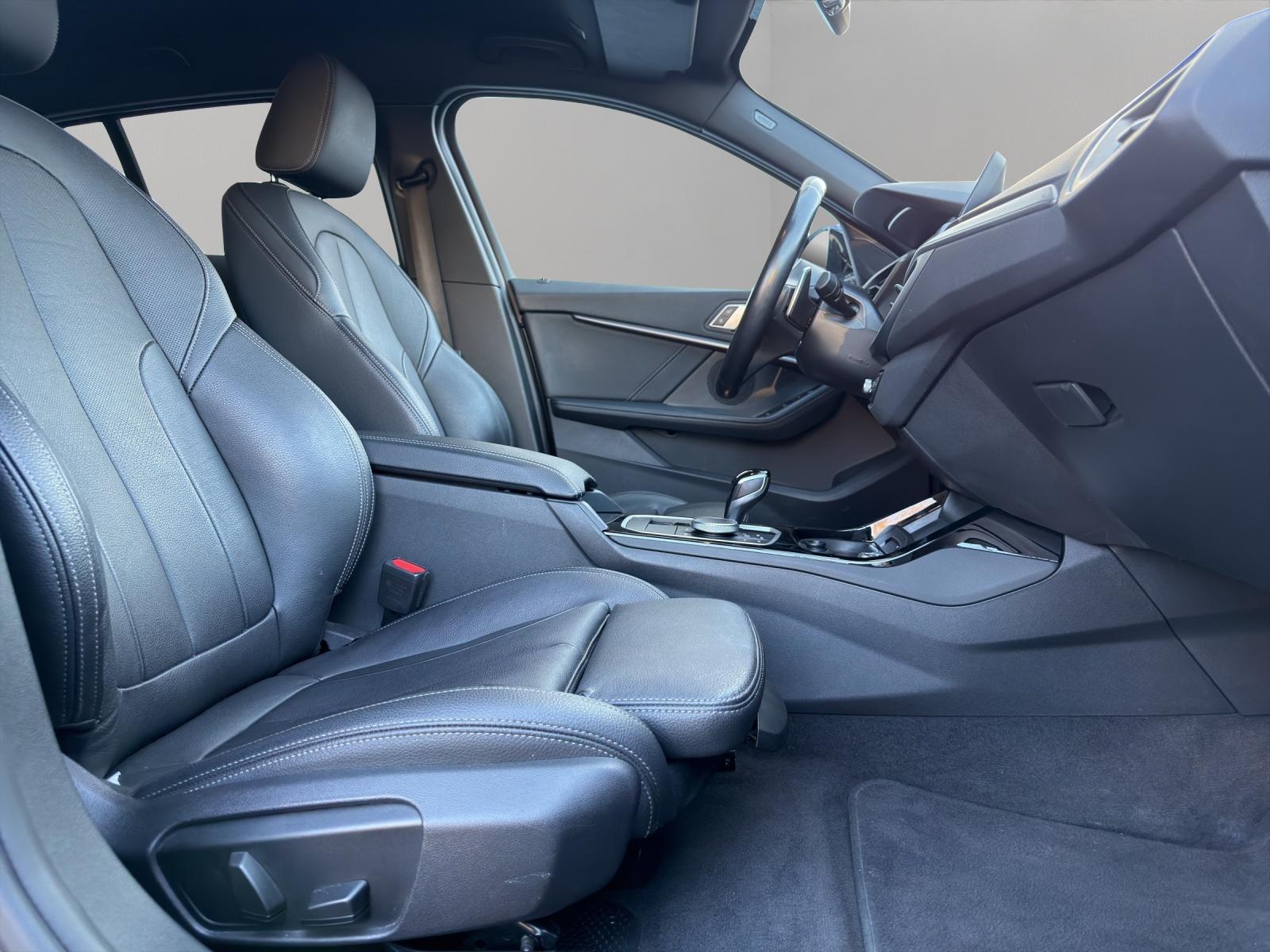 BMW 120d xDrive Steptronic Pure M Sport-image-11