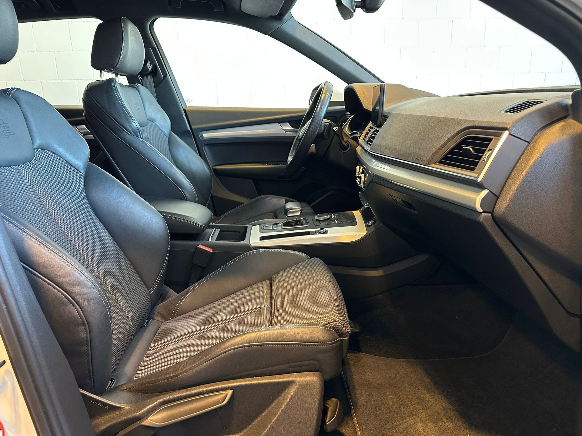 AUDI Q5 2.0 TFSI sport quattro S-tronic-image-6