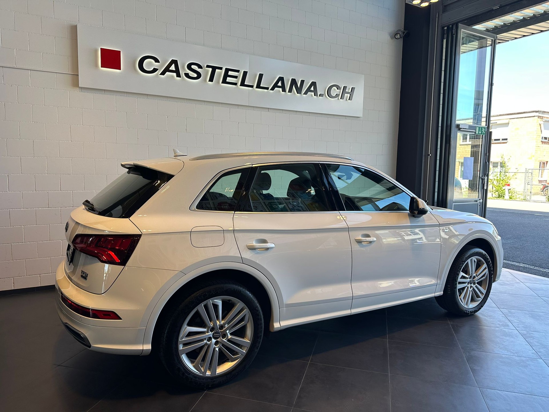 AUDI Q5 2.0 TFSI sport quattro S-tronic-image-1
