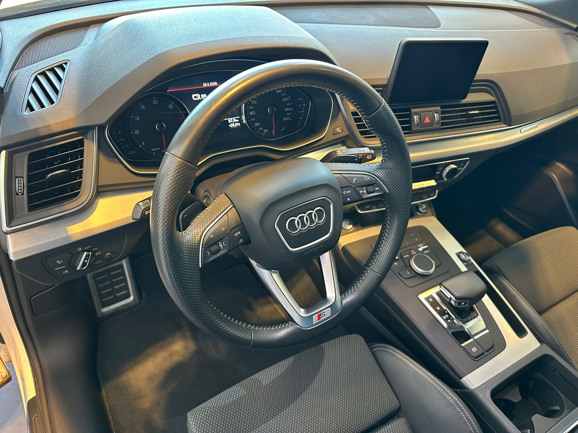 AUDI Q5 2.0 TFSI sport quattro S-tronic-image-10