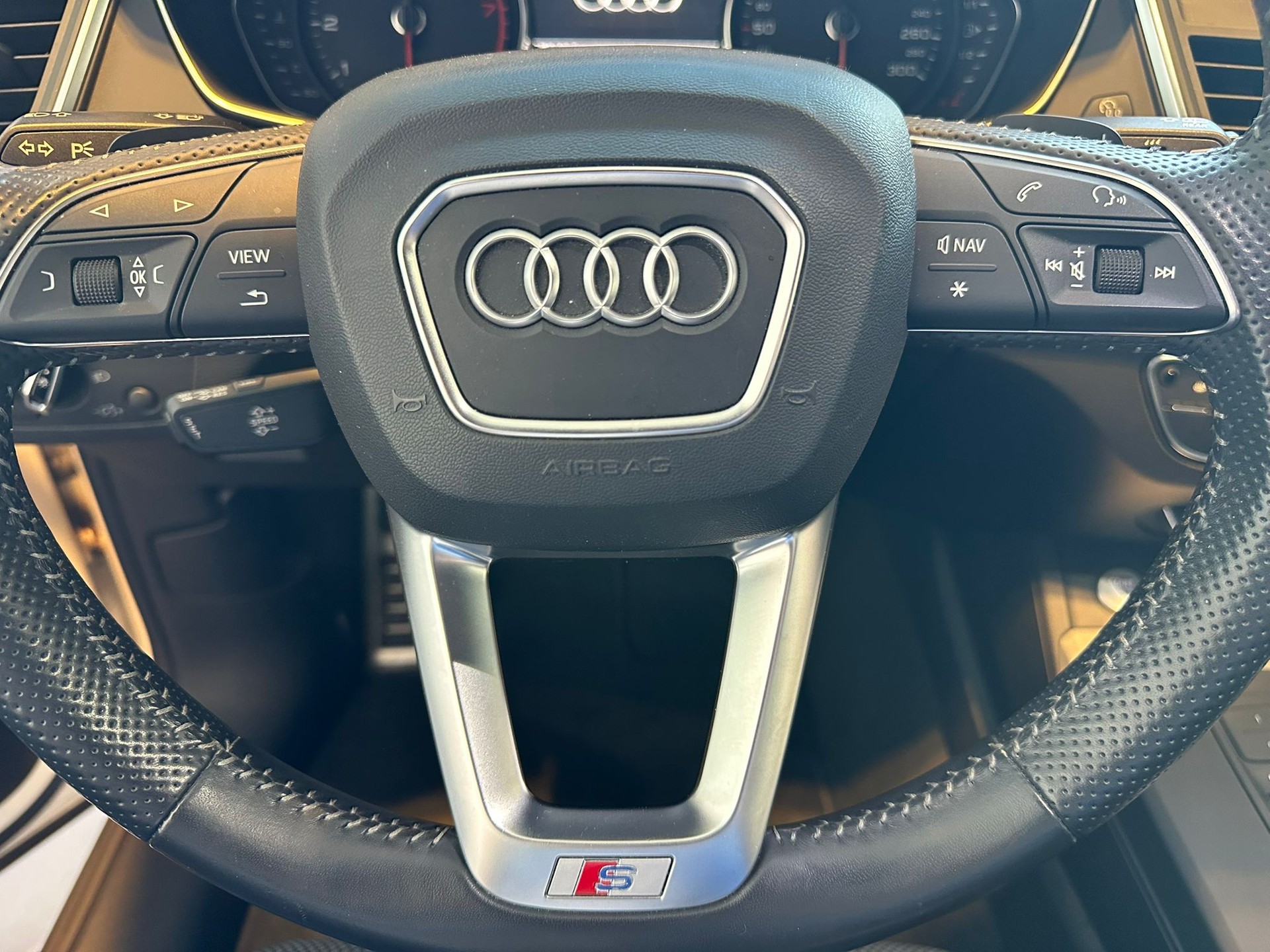 AUDI Q5 2.0 TFSI sport quattro S-tronic-image-11