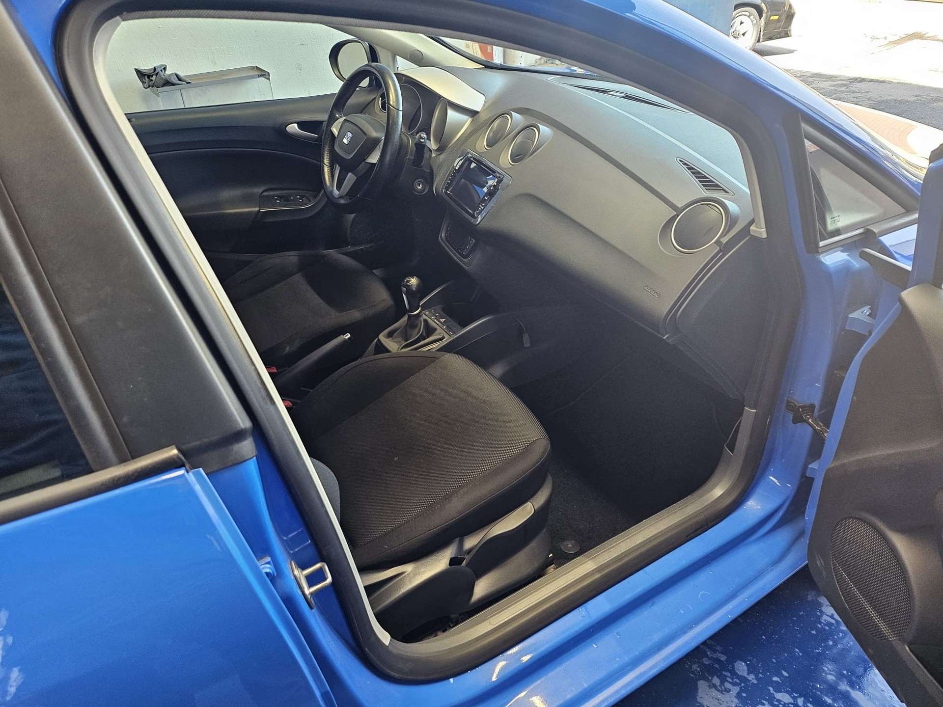 SEAT Ibiza 1.6 Sport-image-10