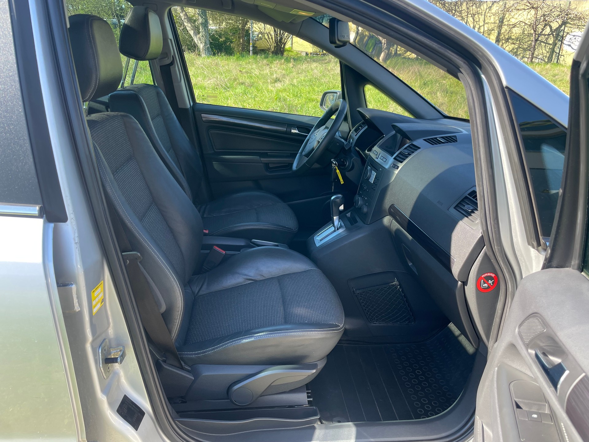 OPEL Zafira 2.2i 16V Essentia-image-7