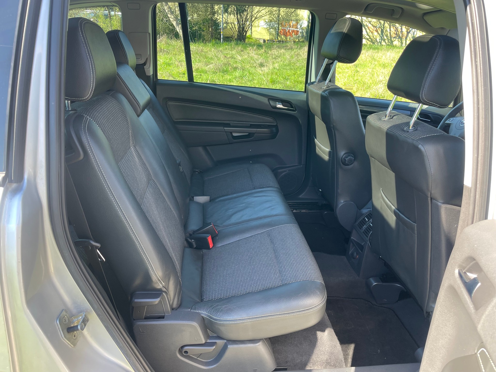 OPEL Zafira 2.2i 16V Essentia-image-8
