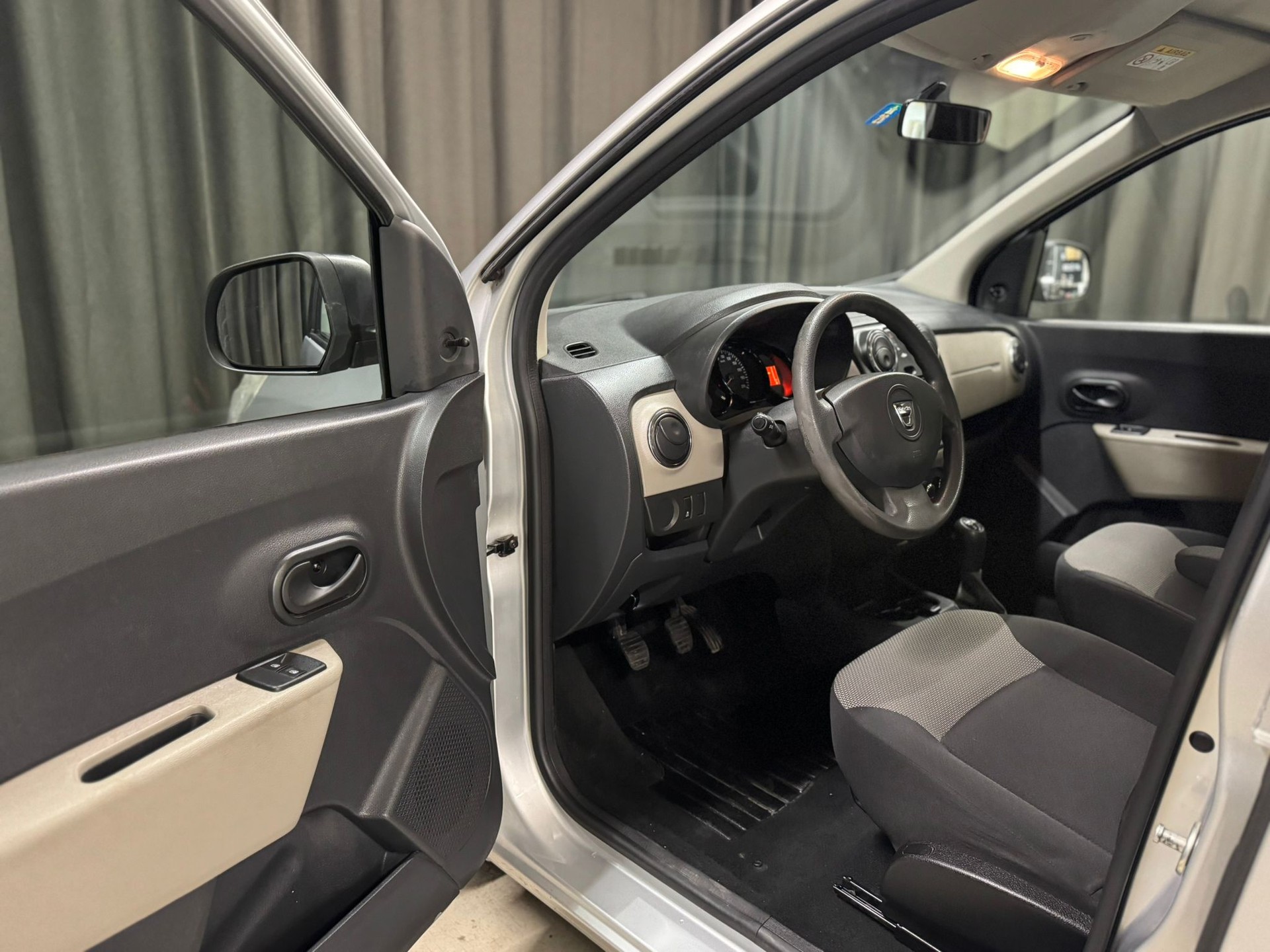 DACIA Lodgy 1.6 16V 5PL-image-8