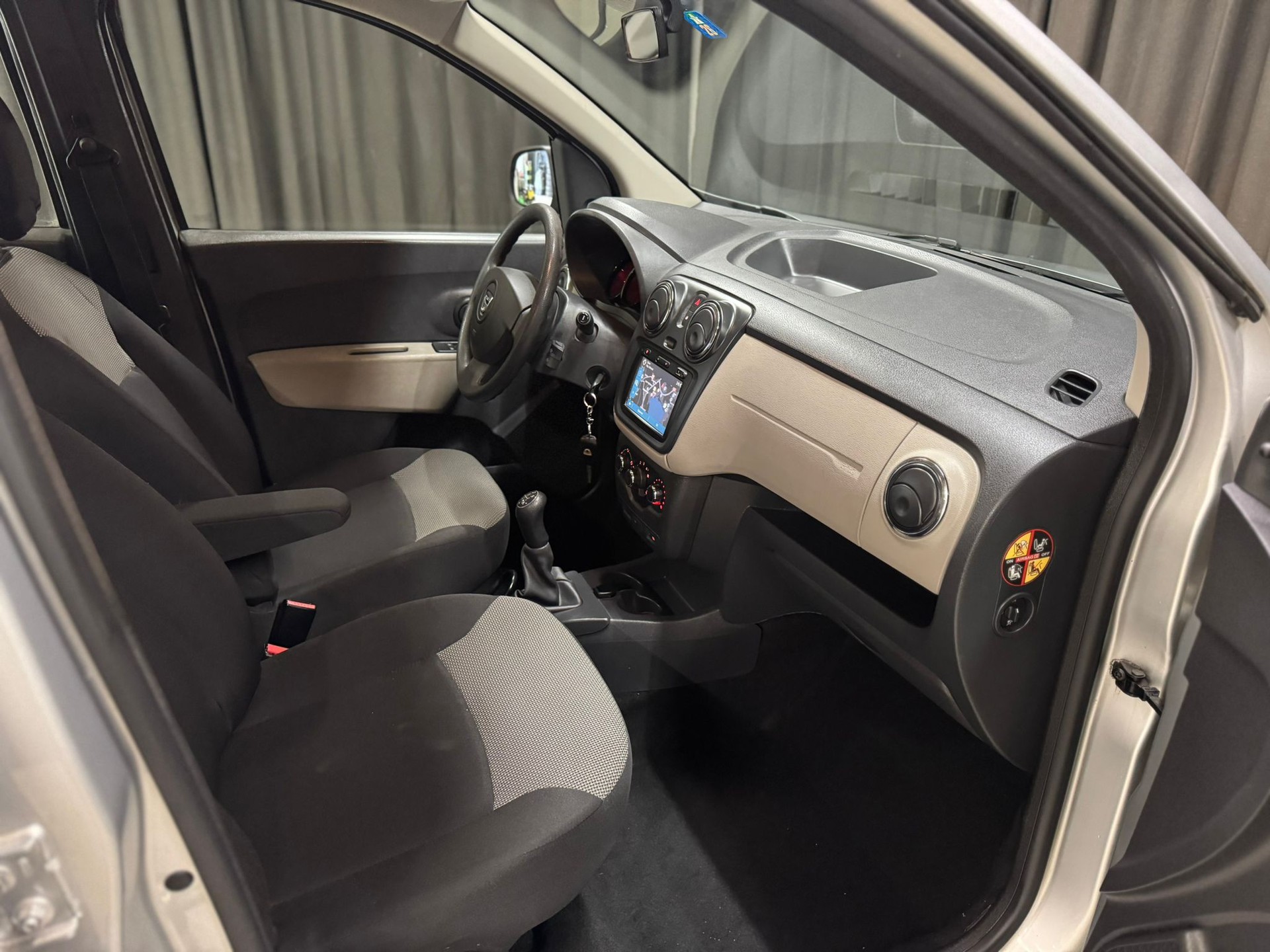 DACIA Lodgy 1.6 16V 5PL-image-12