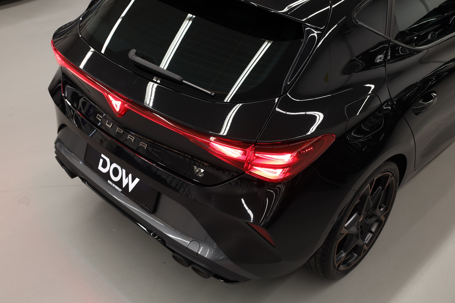 CUPRA Leon 2.0 TSI 300 VZ DSG-image-8