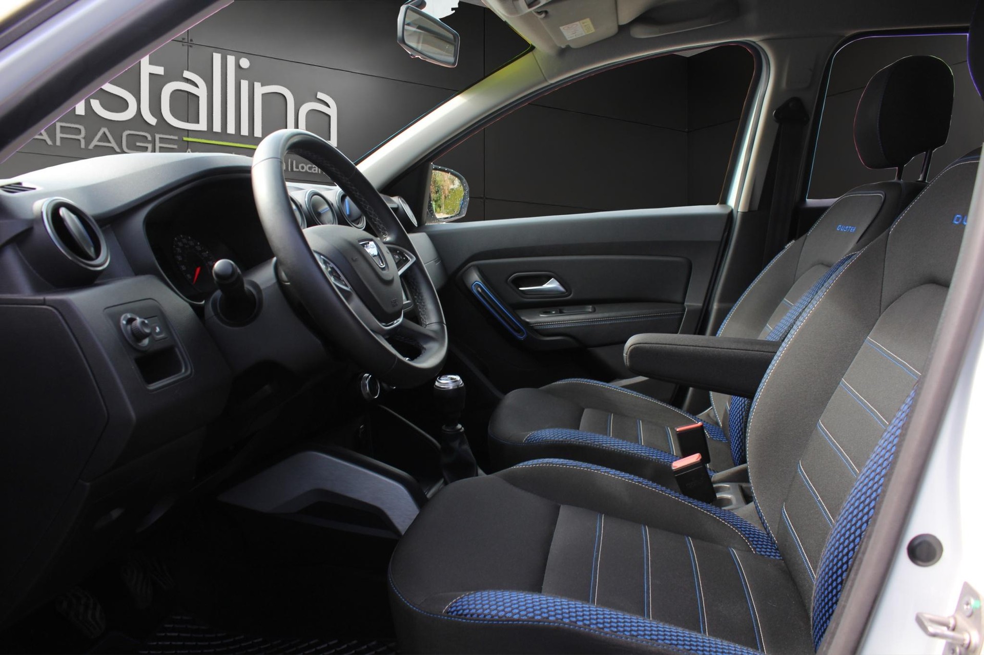 DACIA Duster 1.3 TCe Celebration 4WD-image-6
