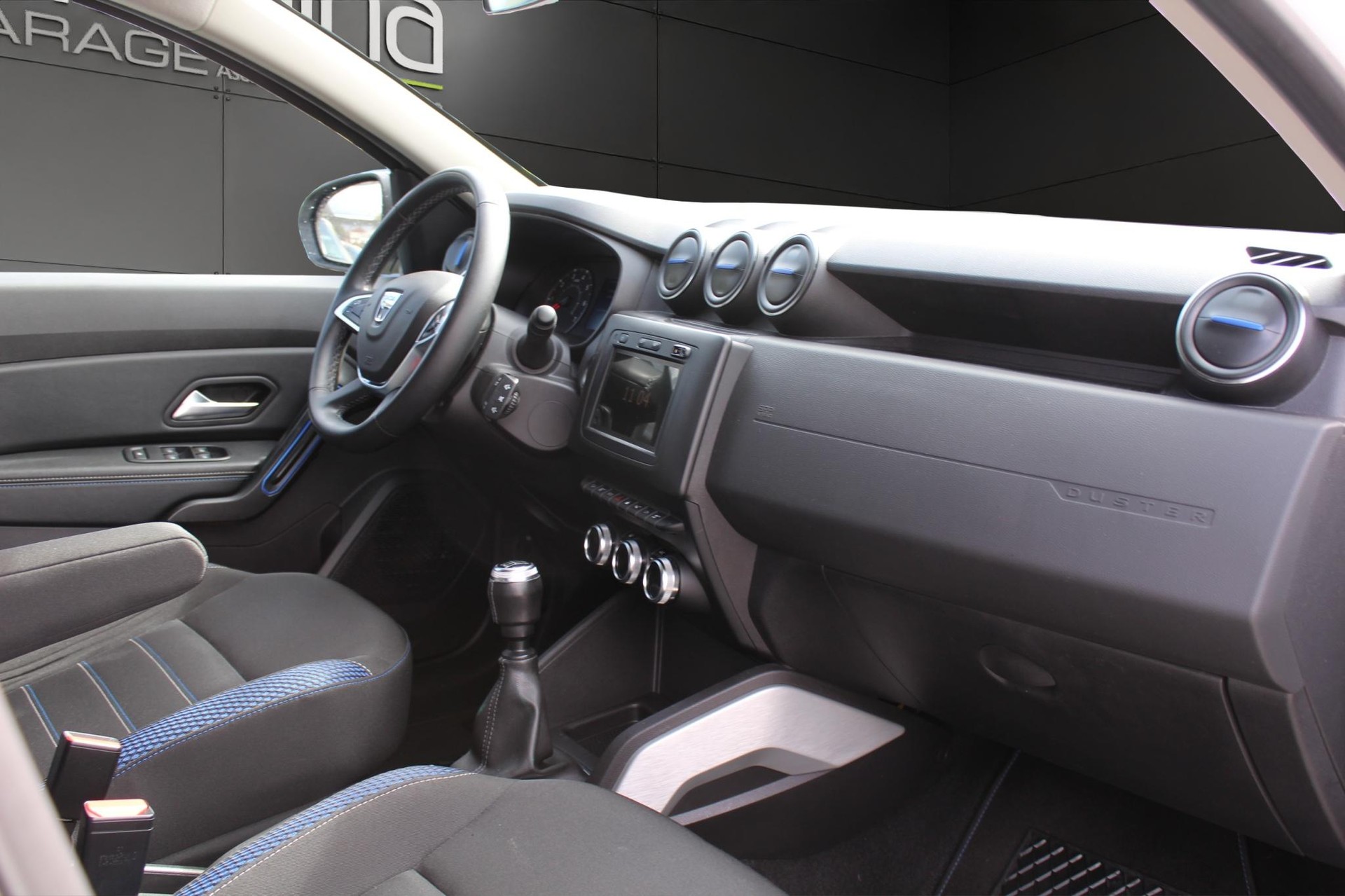 DACIA Duster 1.3 TCe Celebration 4WD-image-7