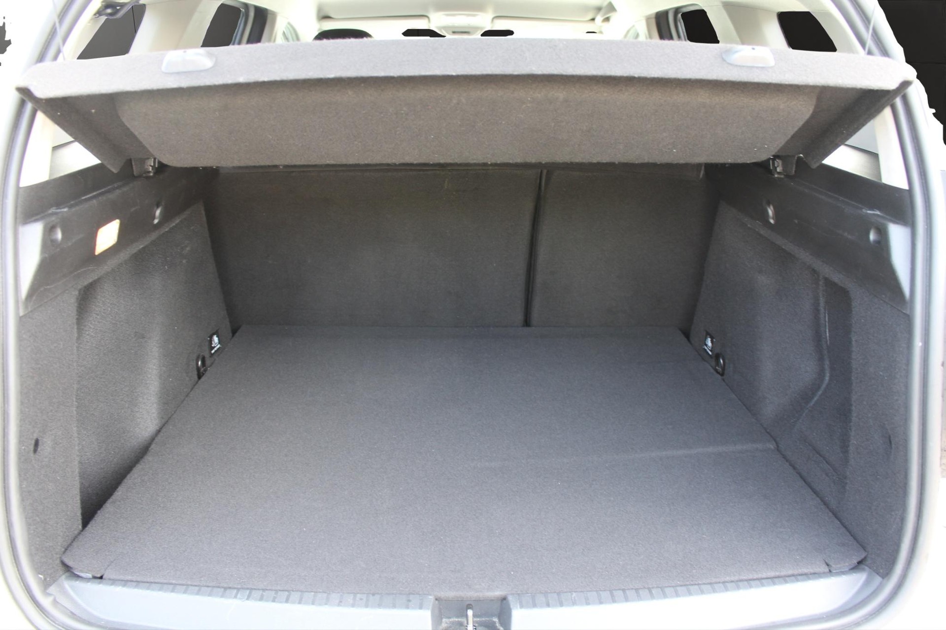 DACIA Duster 1.3 TCe Celebration 4WD-image-9
