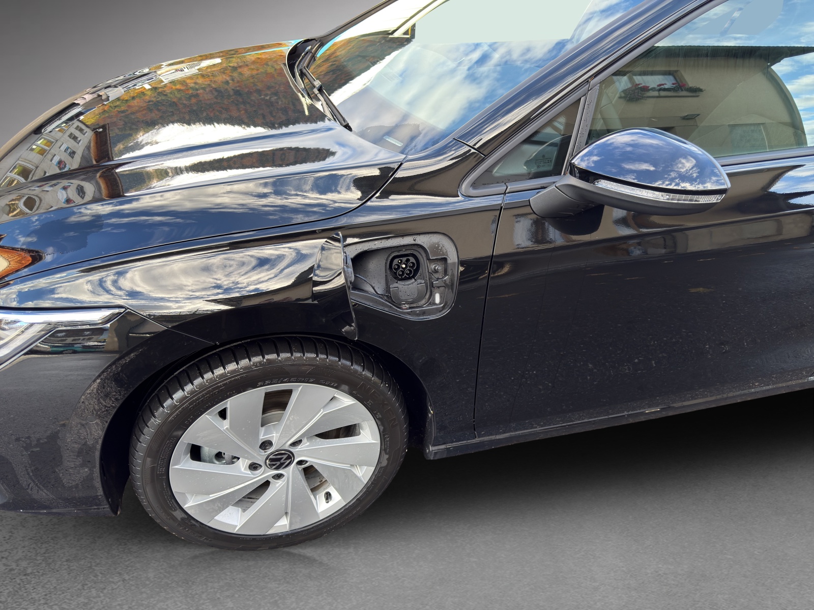 VW Golf 1.5 TSI PHEV Life-image-11