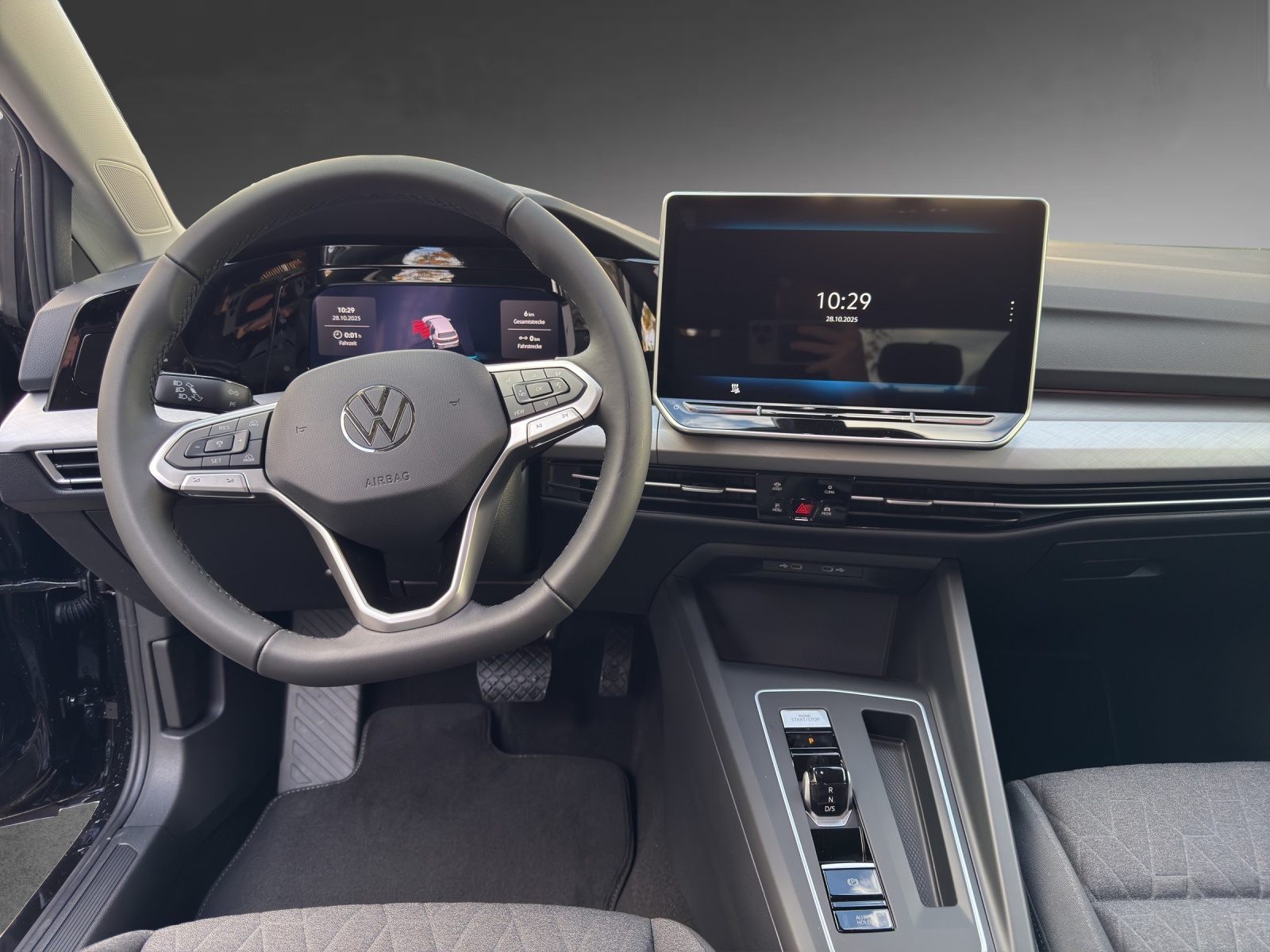 VW Golf 1.5 TSI PHEV Life-image-7