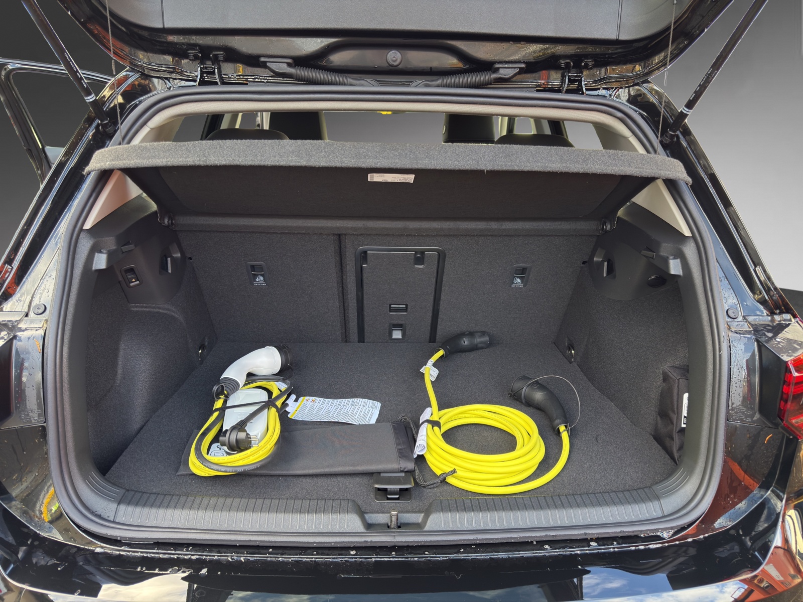VW Golf 1.5 TSI PHEV Life-image-9