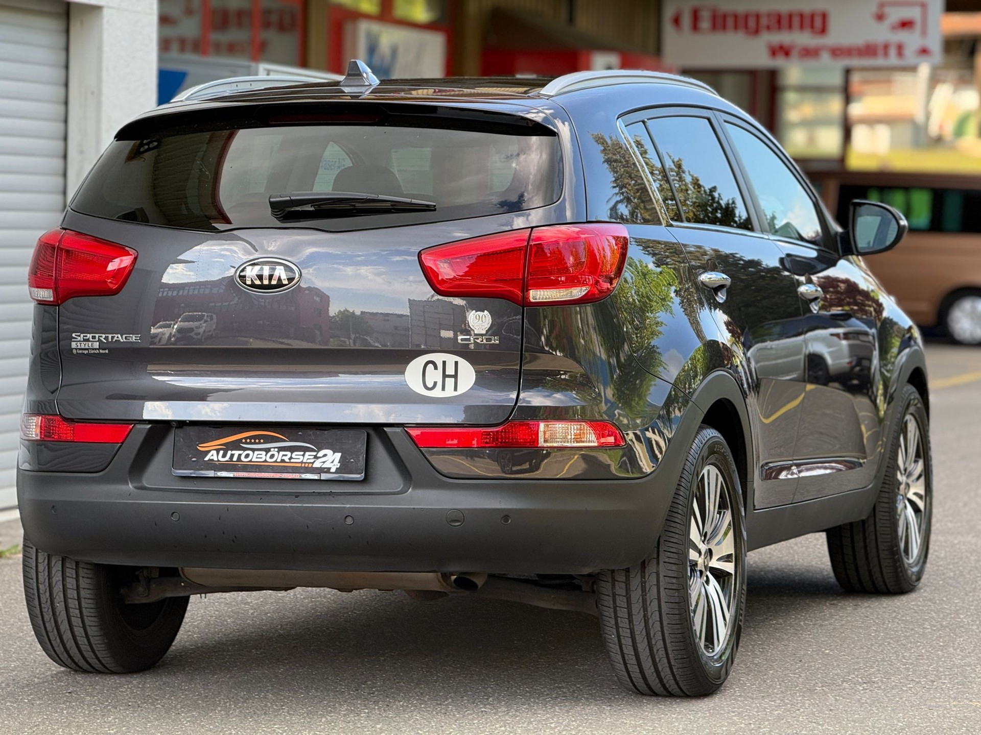 KIA Sportage 2.0 CRDi Style-image-4