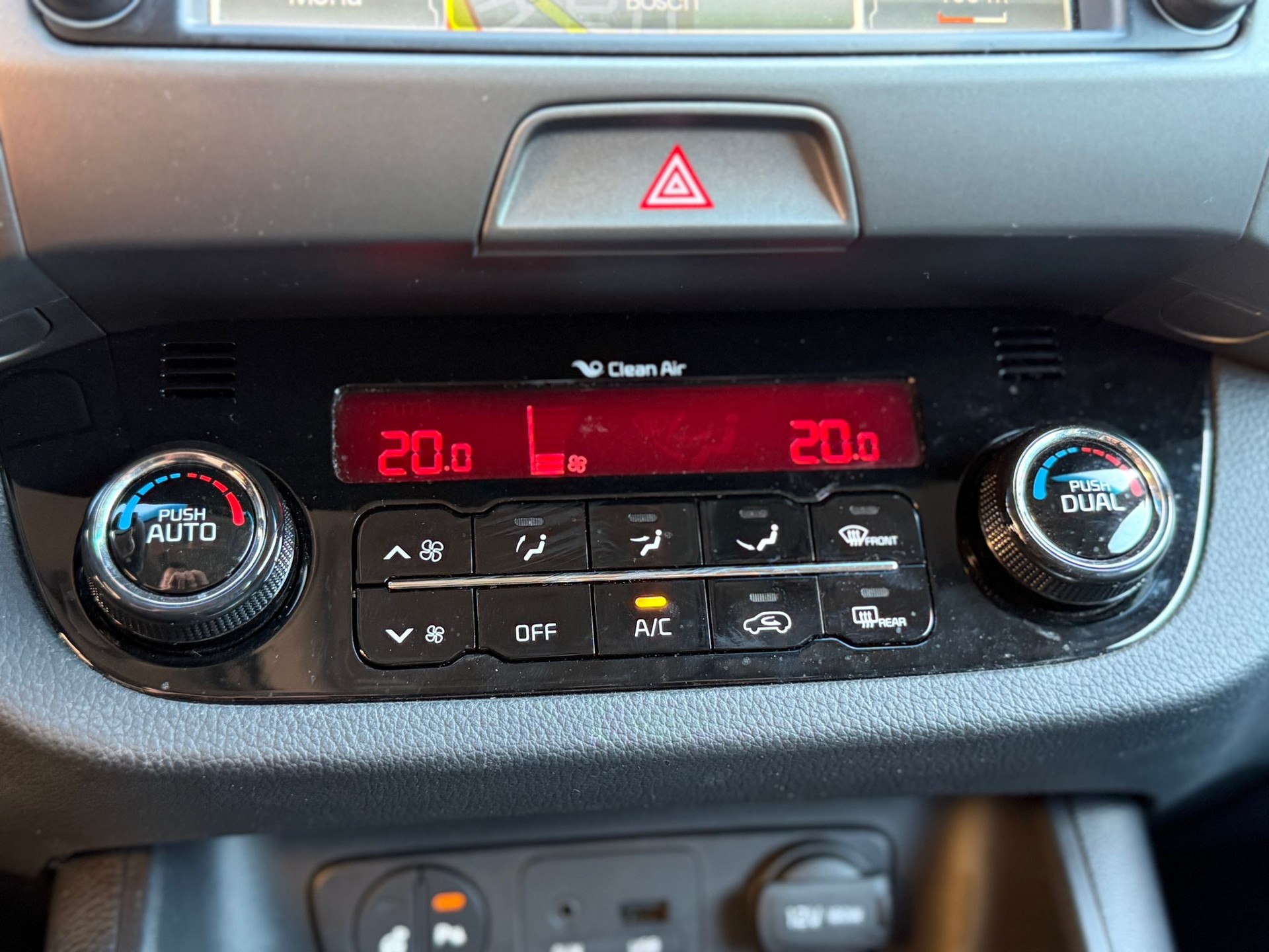 KIA Sportage 2.0 CRDi Style-image-22