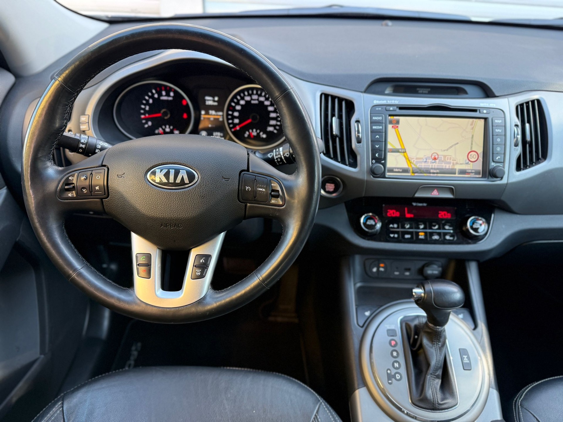 KIA Sportage 2.0 CRDi Style-image-13