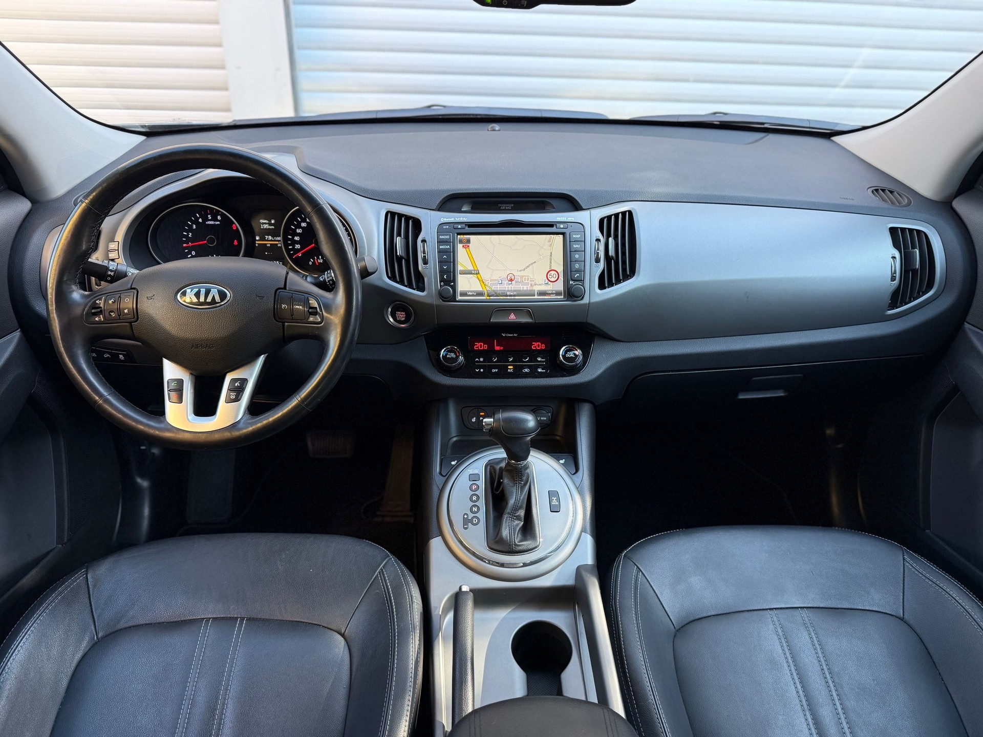 KIA Sportage 2.0 CRDi Style-image-11