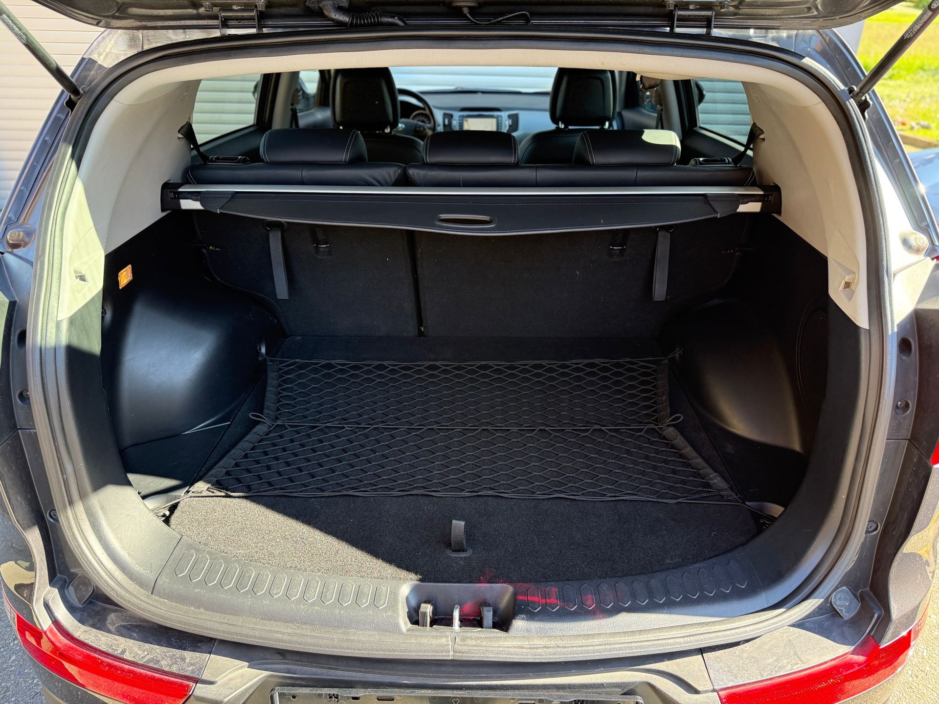 KIA Sportage 2.0 CRDi Style-image-24