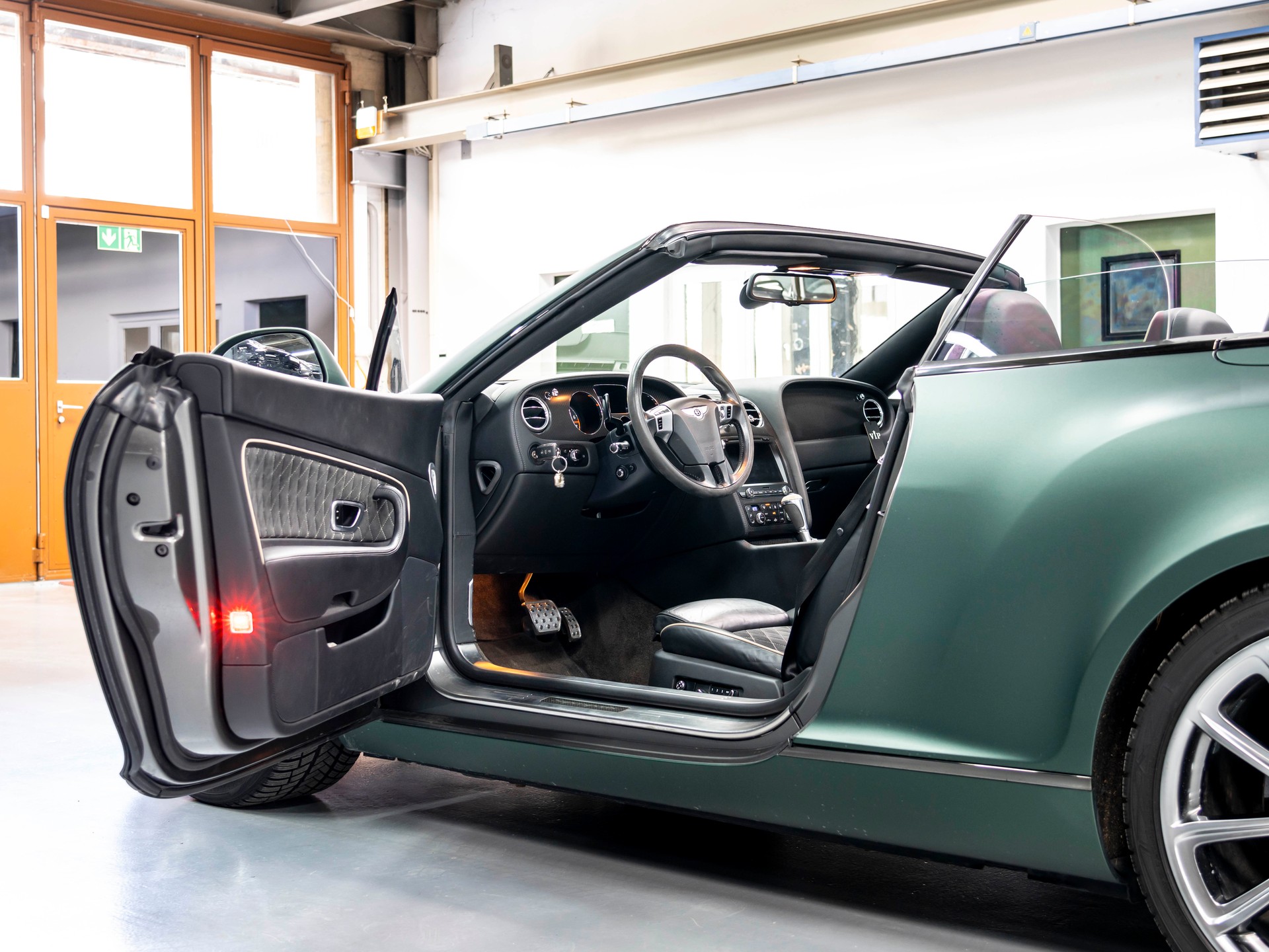 BENTLEY Continental Supersports Convertible 6.0-image-23