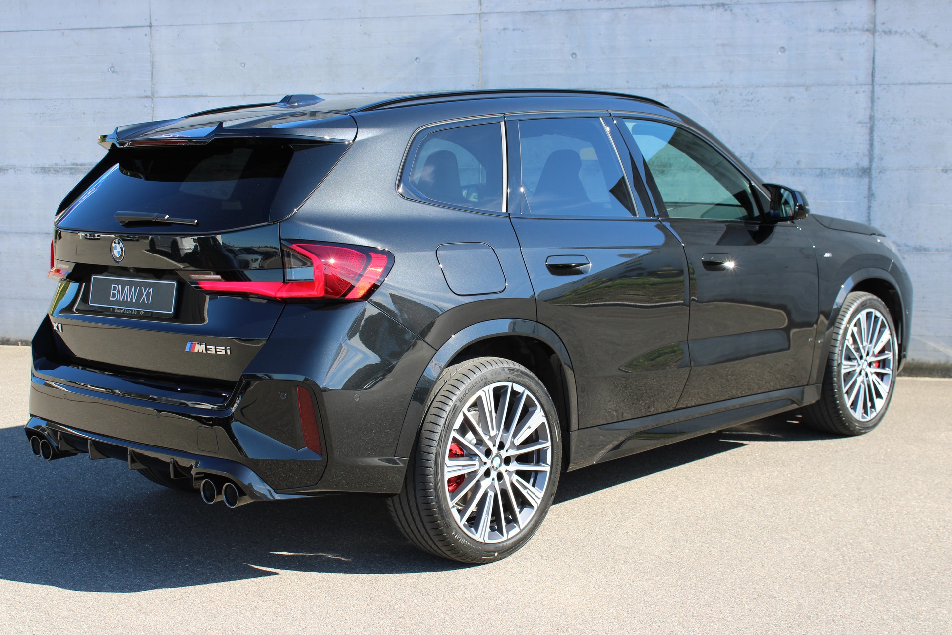 BMW X1 M35i xDrive-showroom-element-3