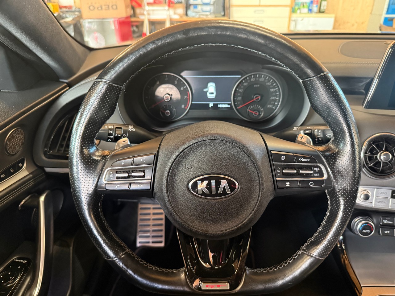 KIA Stinger 3.3 T-GDi GT Automat AWD-image-9