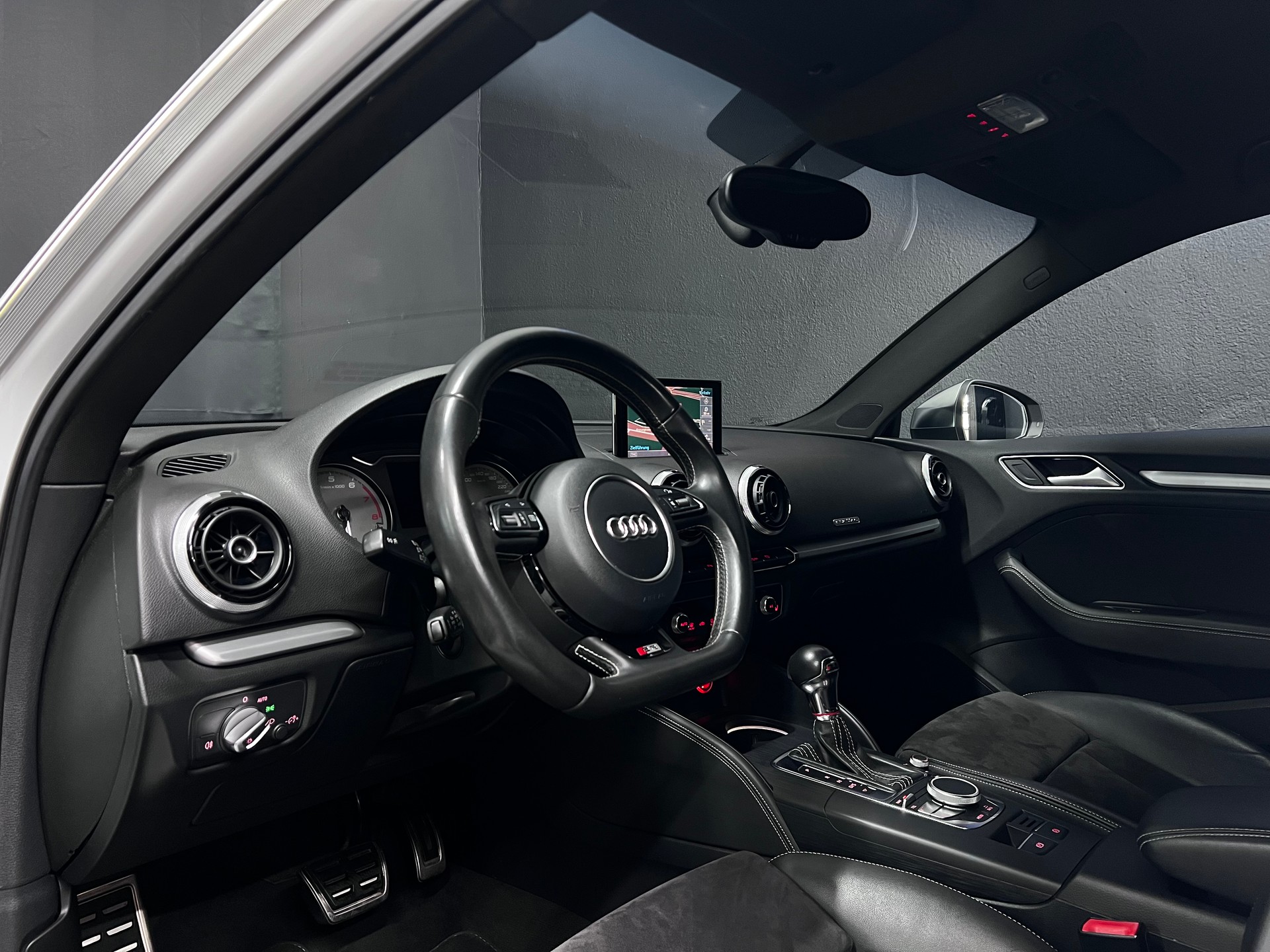 AUDI S3 Sportback 2.0 TFSI quattro S-tronic-image-8