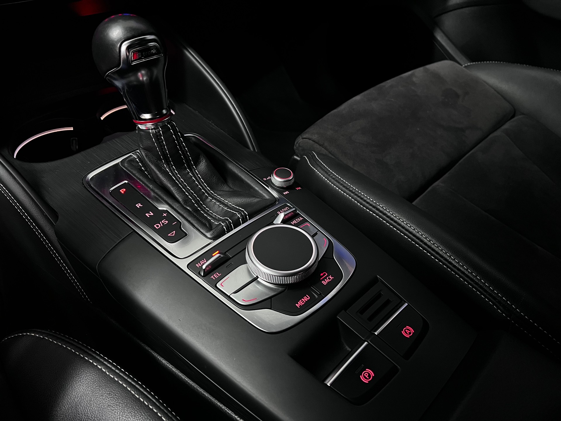AUDI S3 Sportback 2.0 TFSI quattro S-tronic-image-10