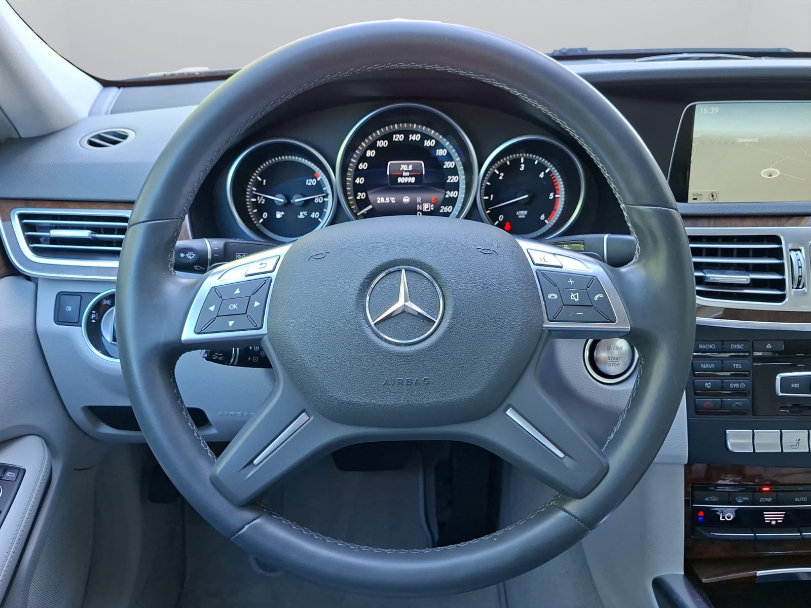 MERCEDES-BENZ E 350 BlueTEC 4Matic 7G-Tronic-image-13