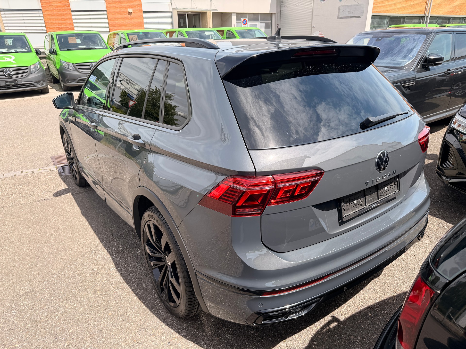 VW Tiguan 2.0 TDI SCR R-Line 4Motion DSG-image-2