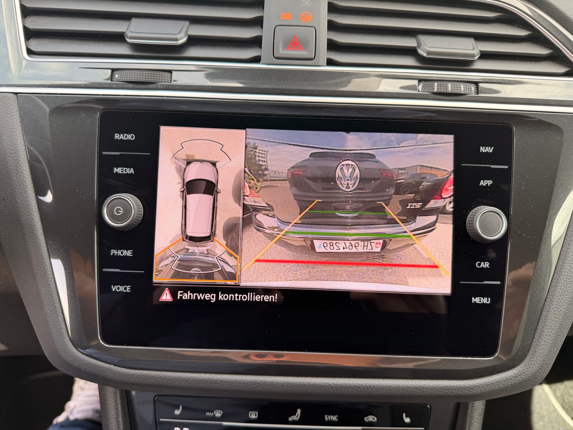 VW Tiguan 2.0 TDI SCR R-Line 4Motion DSG-image-8