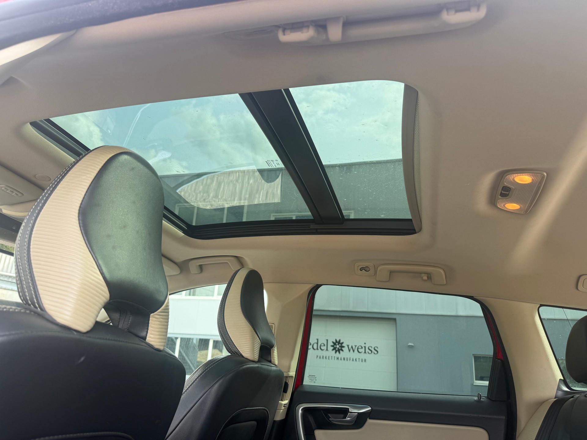 VOLVO XC60 T6 AWD R-Design Geartronic-image-10