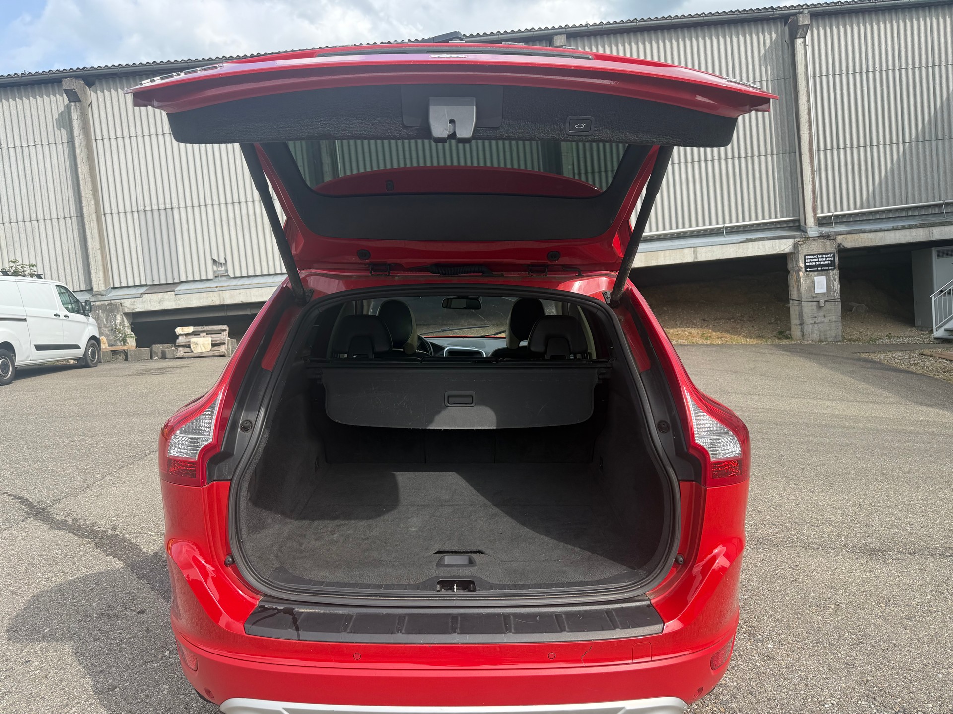 VOLVO XC60 T6 AWD R-Design Geartronic-image-6
