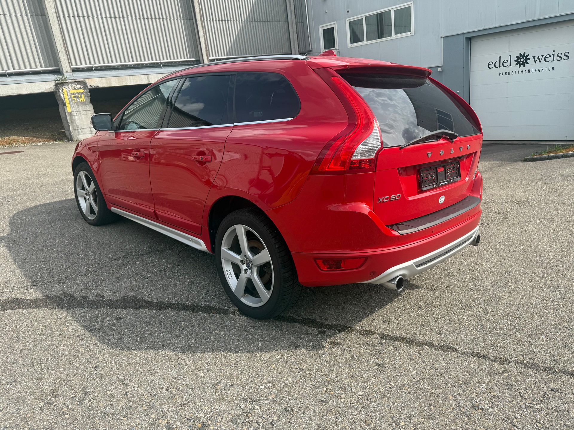 VOLVO XC60 T6 AWD R-Design Geartronic-image-4